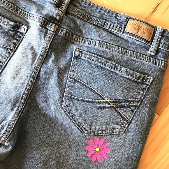 Ripped Jean Cutoffs, Size 10 (Junior): Upcycled Painted Grunge Cut-Off Shorts - Picture 5 of 12